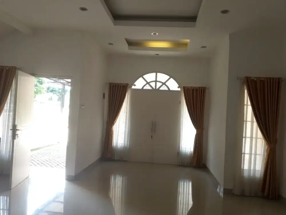 Disewakan Rumah 2 Lantai Strategis Cimanggis-Cibubur Aman & Terawat