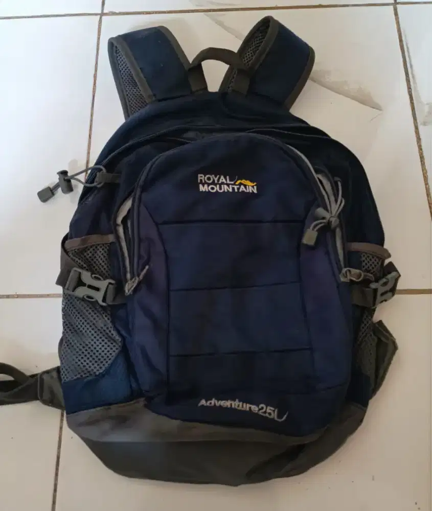 Di jual tas Ransel merk Royal Mountain. Warna Biru Dongker.