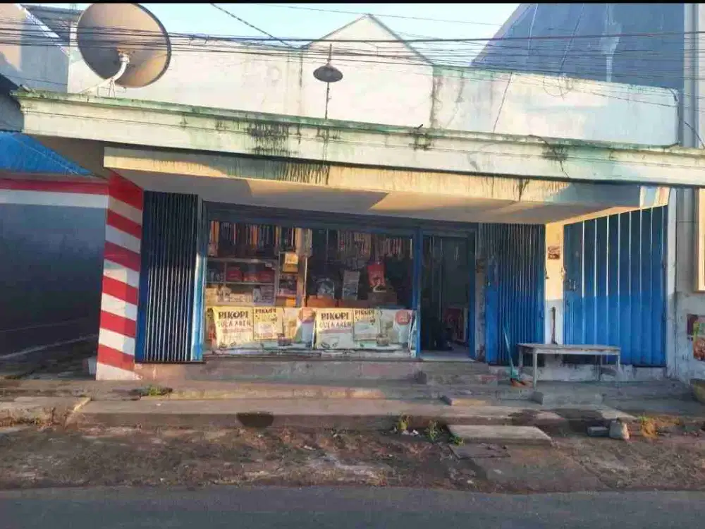 Dijual toko plus rumah tinggal