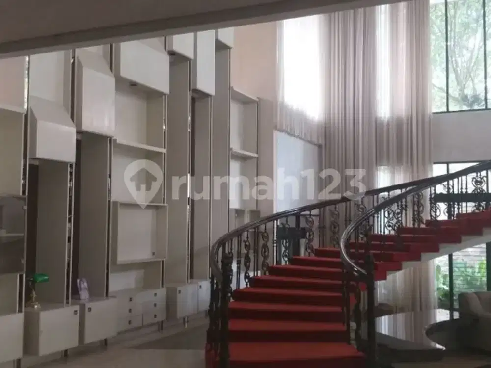 Rumah Prestius Luas Sangat Besar di Area Ciumbulueit