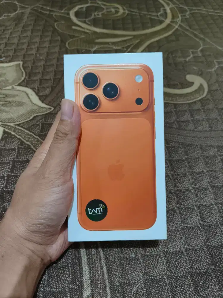 iPhone 17 Pro 256 Cosmic Orange BNIB
