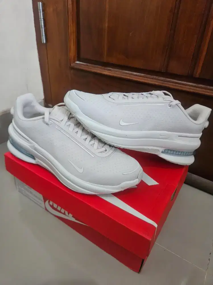 Nike Air Zoom Upturn SC size 42,5 kondisi baru resmi PT Nike Indonesia