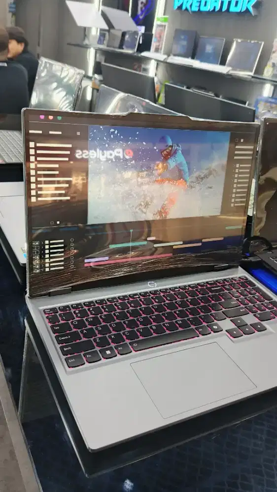 Laptop Gaming Lenovo LOQ 15 Core i7 Gen 13 RTX 4050 RAM 16GB SSD 512GB