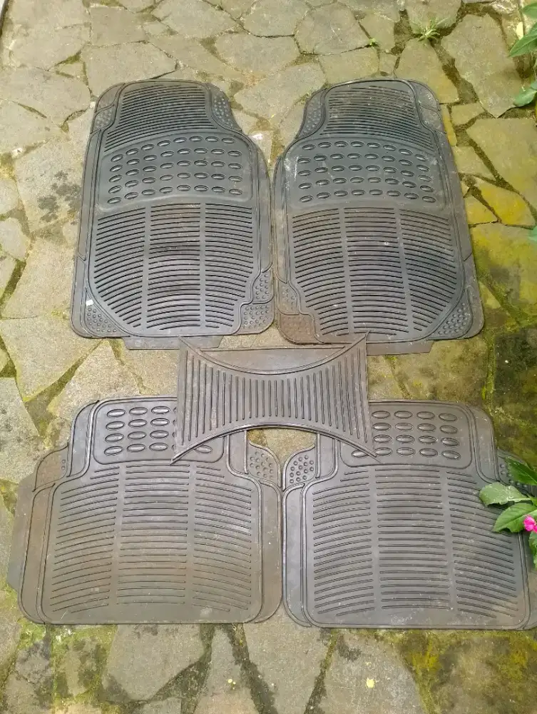 Karpet mobil sedan 1 set