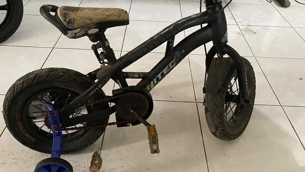 This is a United Tank kids' BMX bicycle