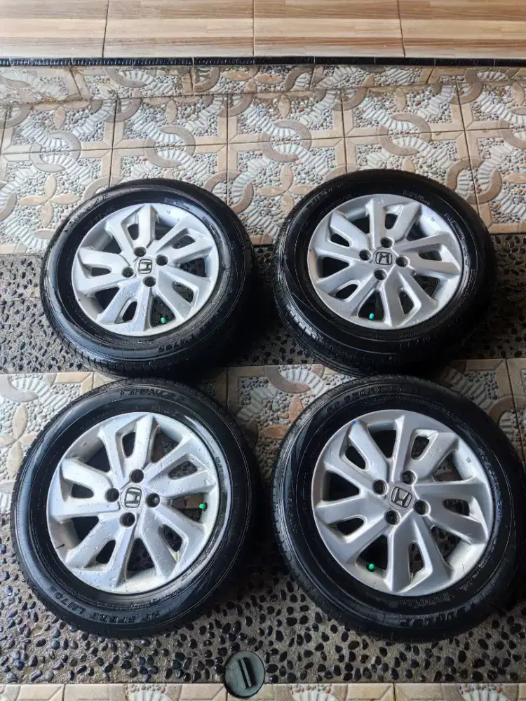 VELG DAN BAN MOBILIO RING 15 BEKAS