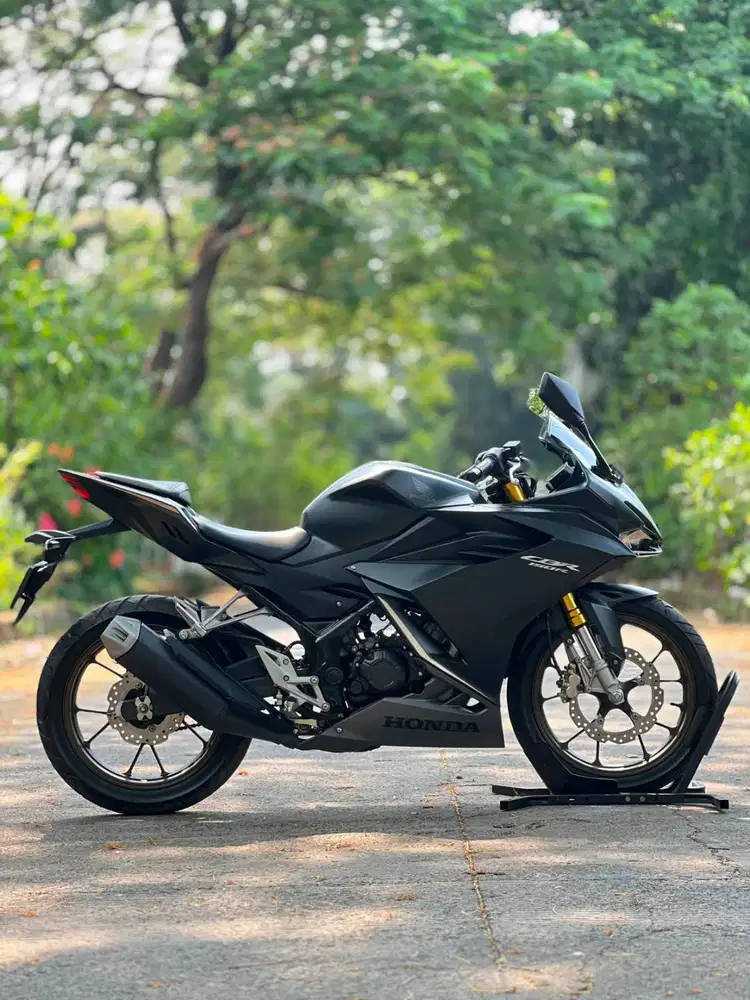 HONDA NEW CBR 150R 2023 HITAM DOFF KM 7K PAJAK PANJANG FULL ORIGINAL
