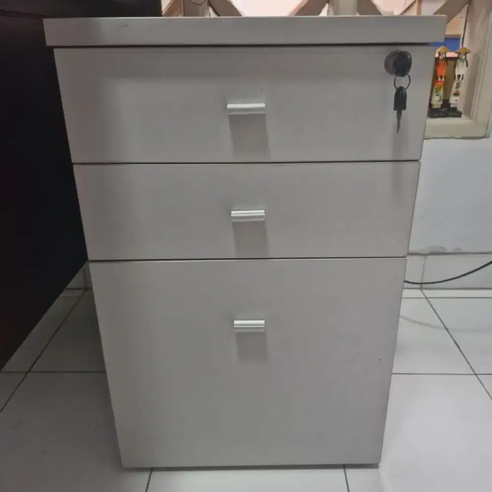 Dijual Laci Sorong Kantor 3 Laci  plus Roda