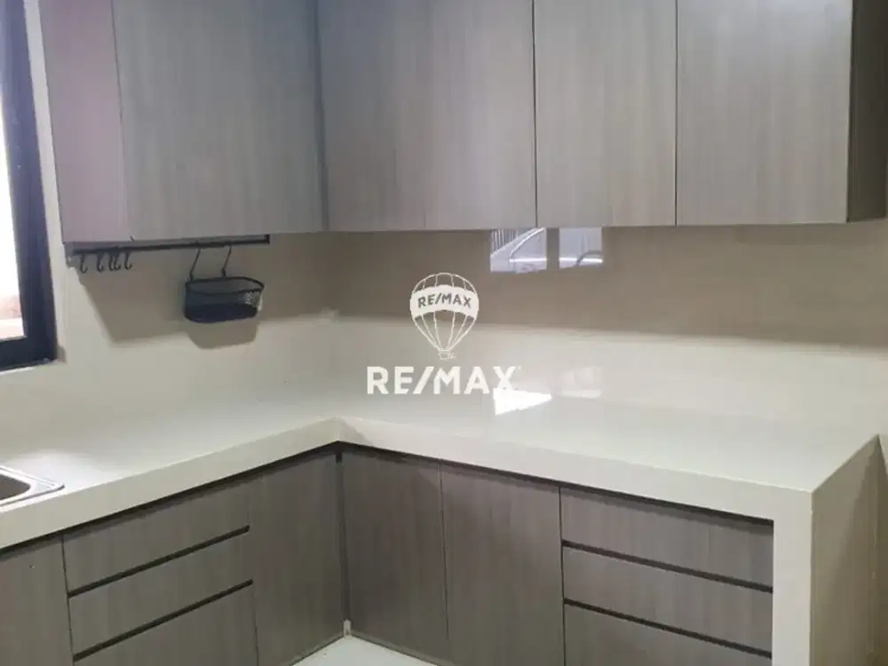 Dijual Rumah Citraland Utama 3 Lantai