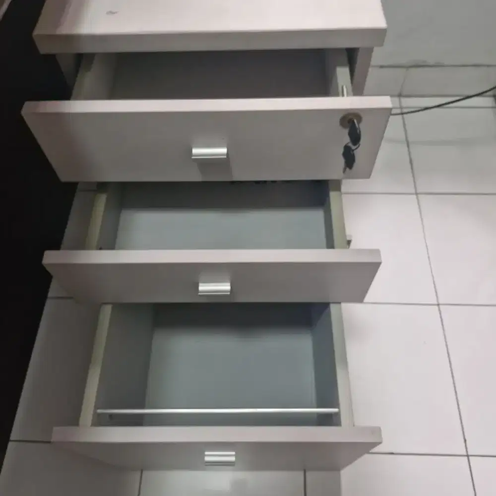 Dijual Laci sorong kantor  3 laci