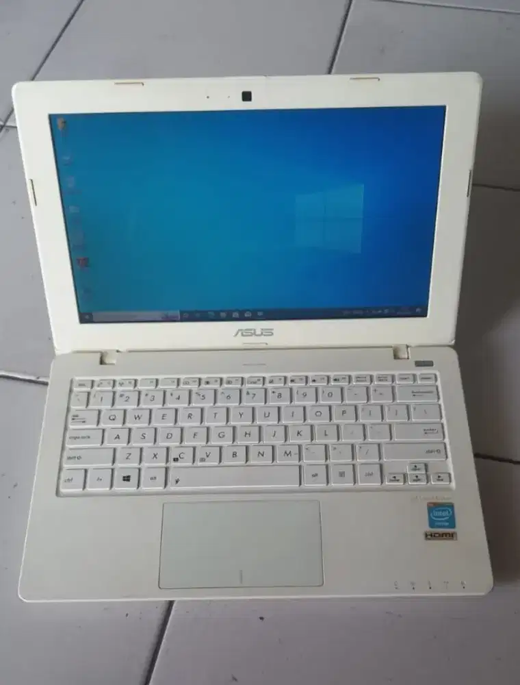 Asus X200MA N2815 Ram 2GB HDD 32GB Mulus Normal
