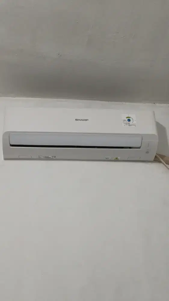 Dijual AC Sharp 1 PK kondisi seperti baru