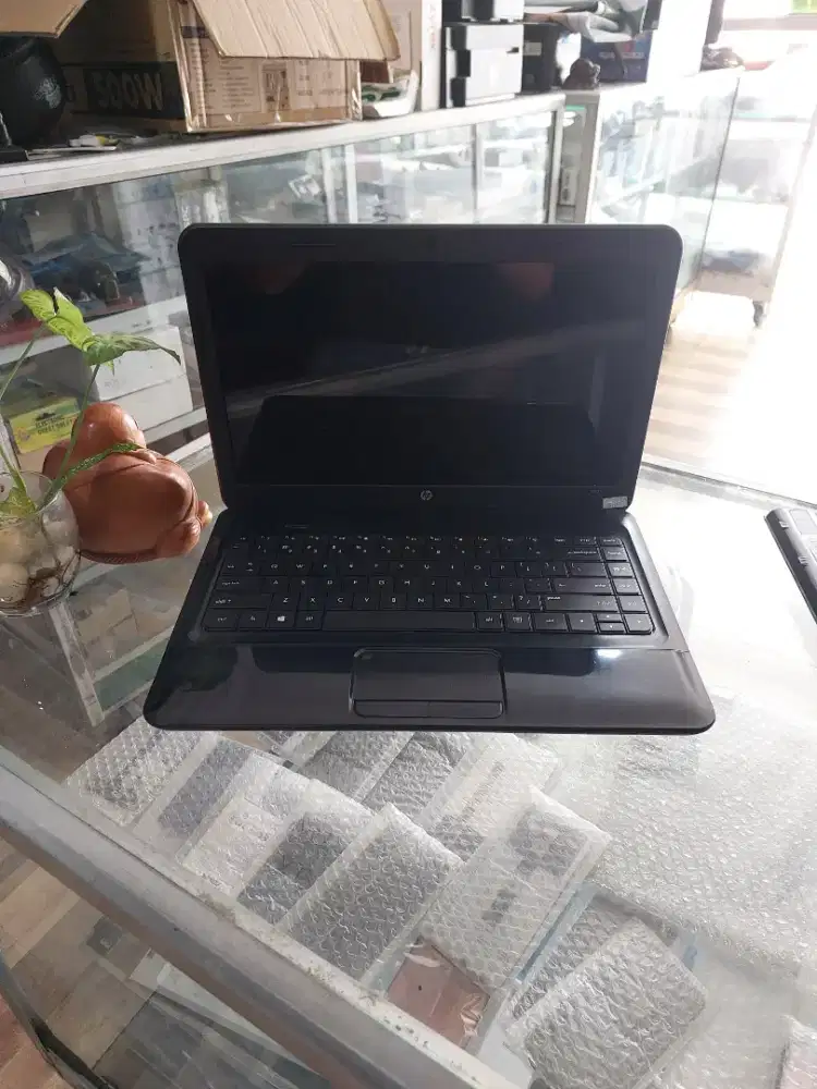 laptop HP celeron. 8Gb. 512gb. kenceng murah batre ori awet