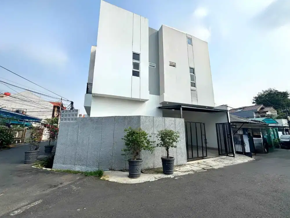 GAK SAMPE 4 M! BRAND NEW HOUSE DI TEBET, POSISI HOEK & AKSES 2 MOBIL!
