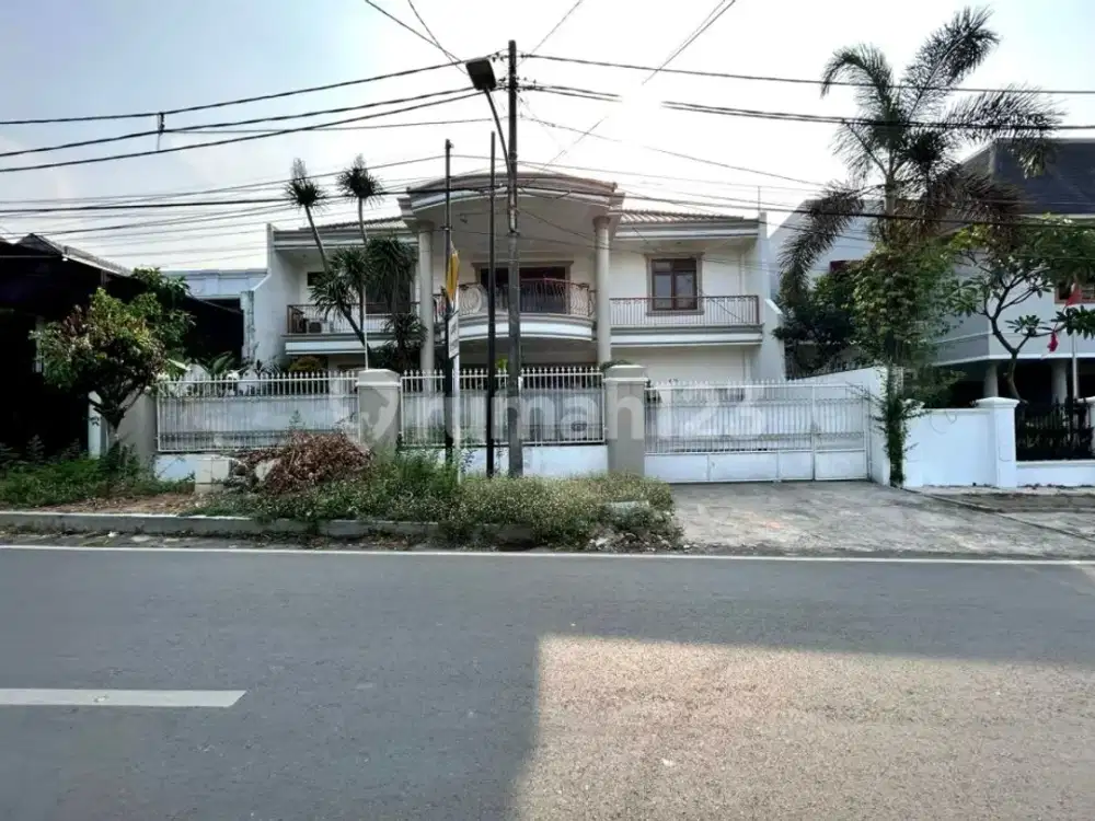 Rumah Mewah Di Area Komplek Tebet, Akses Lebar