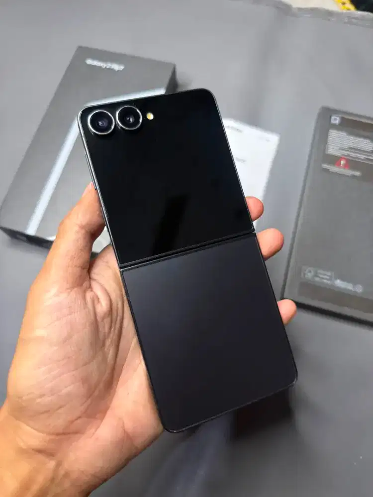 Samsung z flip 7 12/512GB black second like new garansi resmi sein