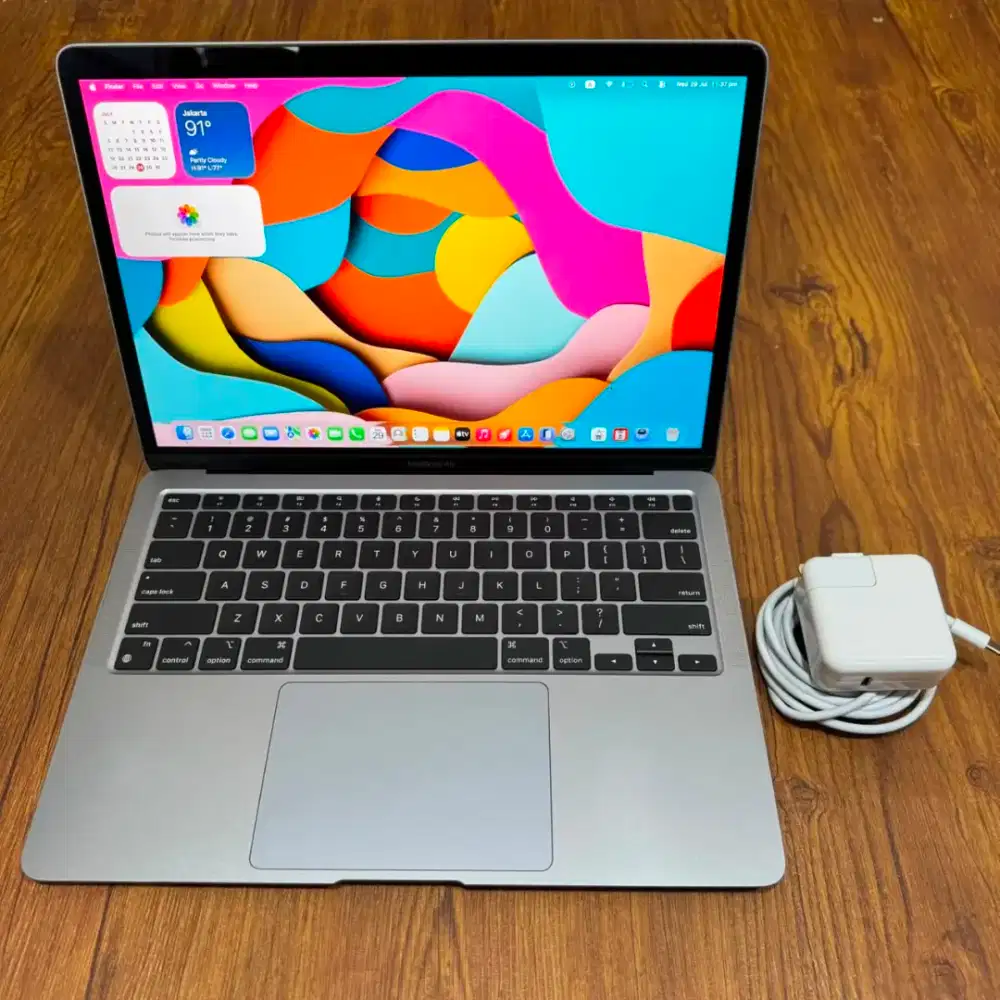 Macbook air m1 2020 ram 16gb ssd 256gb mulus siap pakai bisa cod