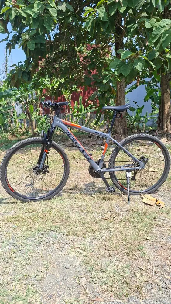 Jual Sepeda Gowes Polygon Monarch M3 Abu-Abu Bekas Mulus Seperti Baru