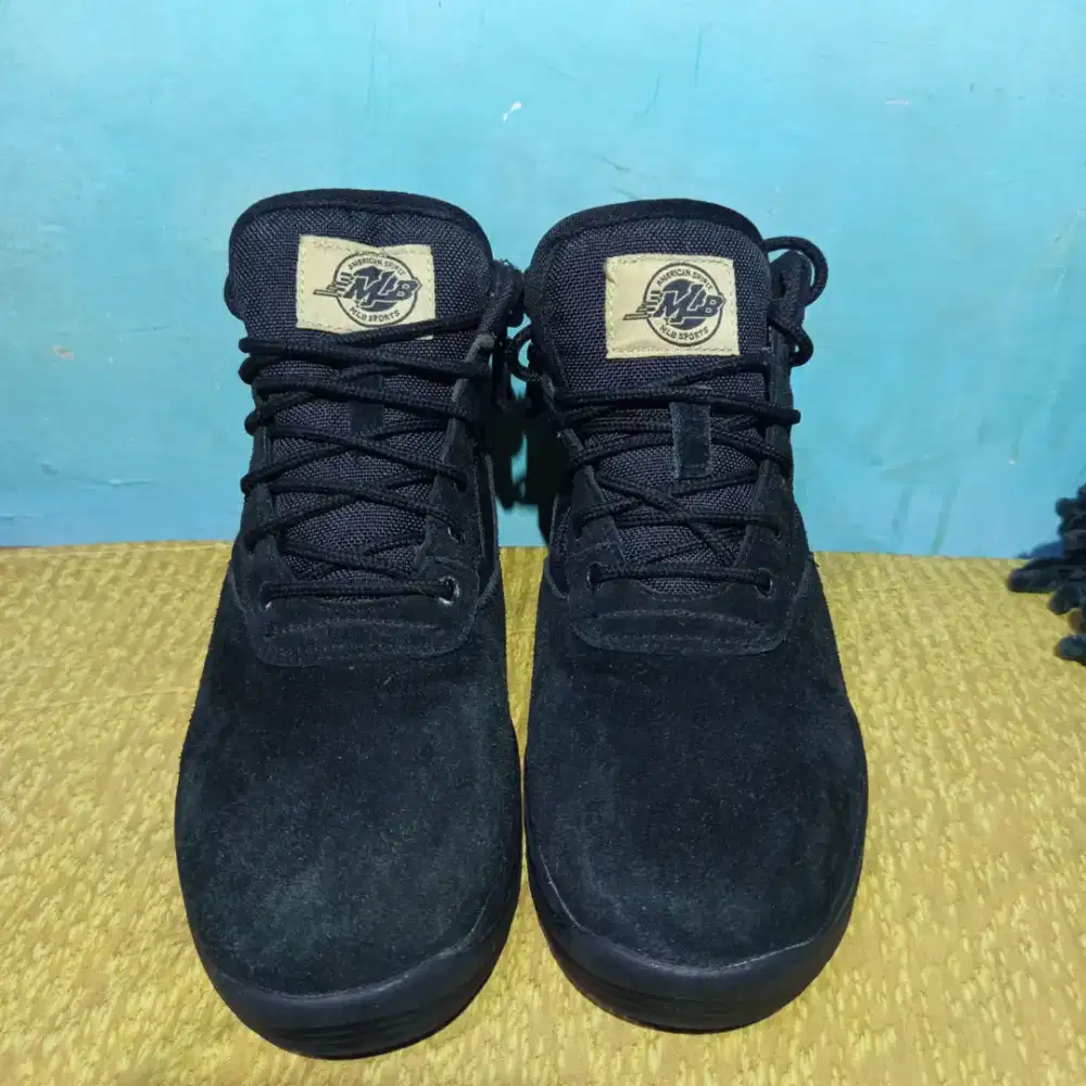 Sepatu MLB hitam