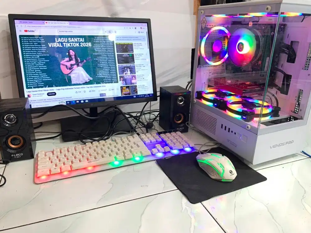Satu set Komputer Core i5 gaming editing