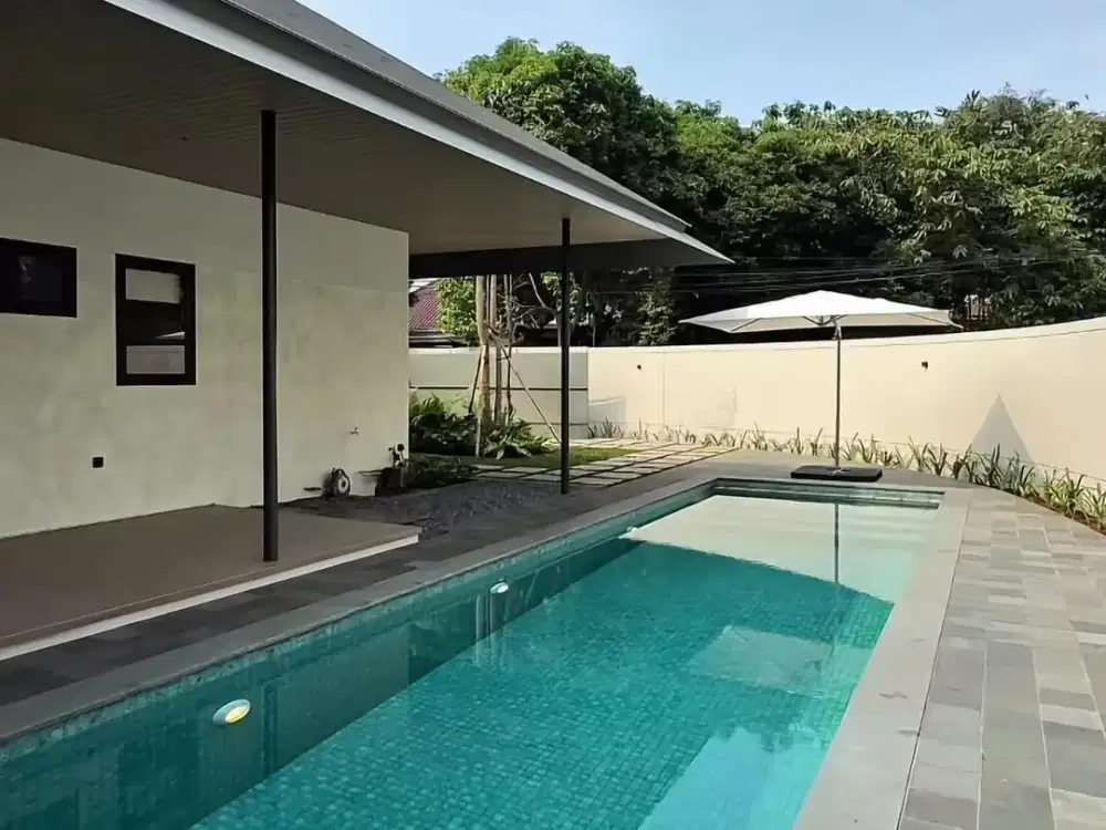 Rumah 1 Lantai di Senopati Jakarta Selatan. Kondisi Baru, SHM