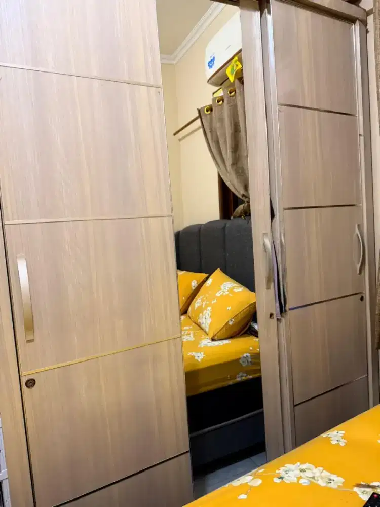 Lemari 3 Pintu Kondisi Mulus