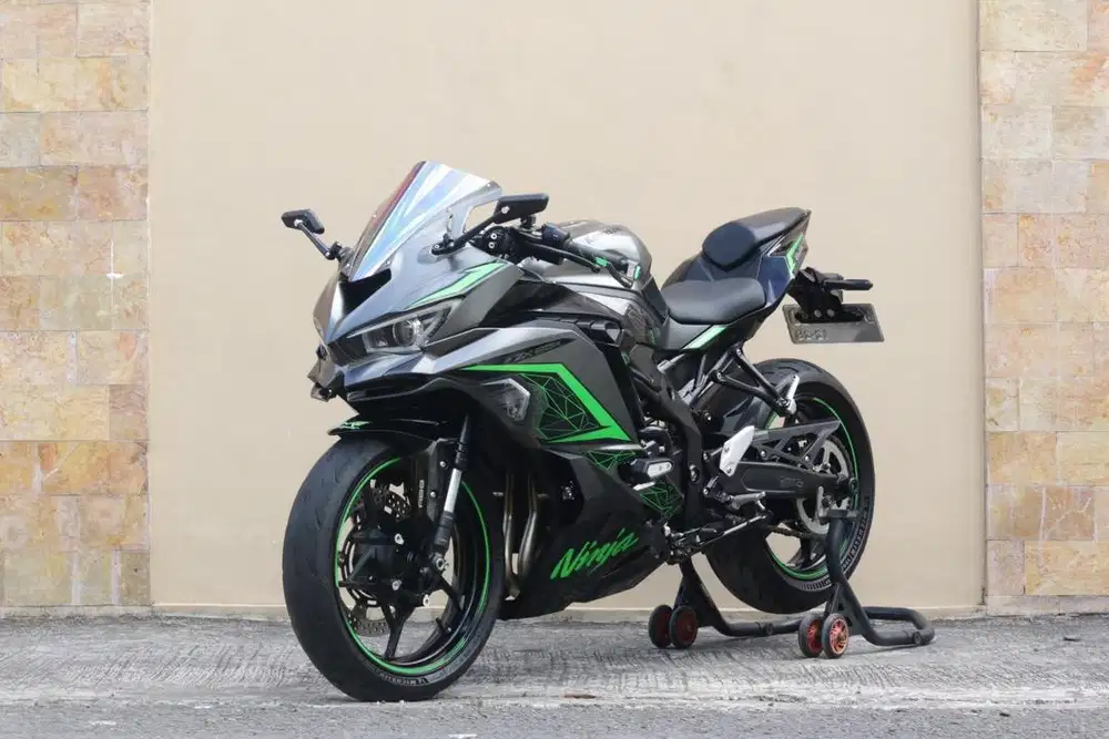Kawasaki ZX25R, CBR250RR, ER6n