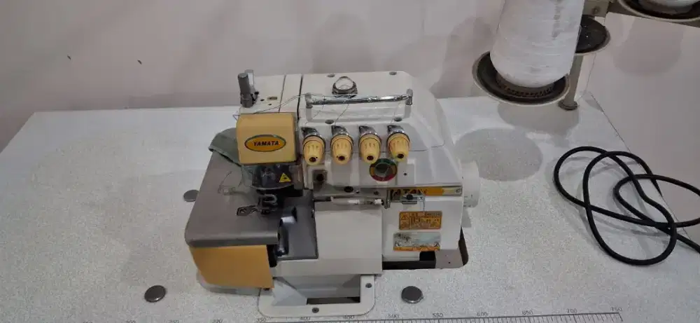 Mesin obras Yamata 4 benang