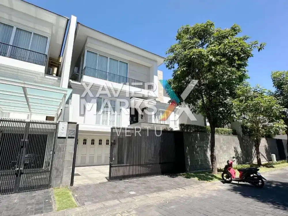 Dijual Rumah Super Mewah Full Furnish & Private Lift di Grand Peninsula