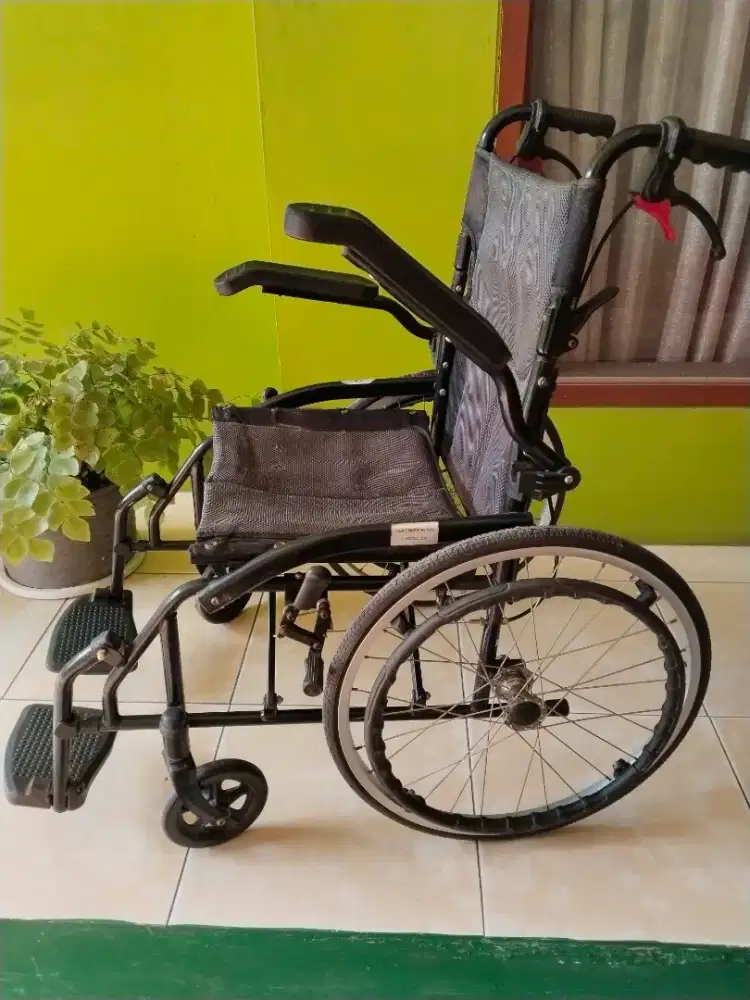 Dijual kursi roda travelling personal tangan bisa dibuka