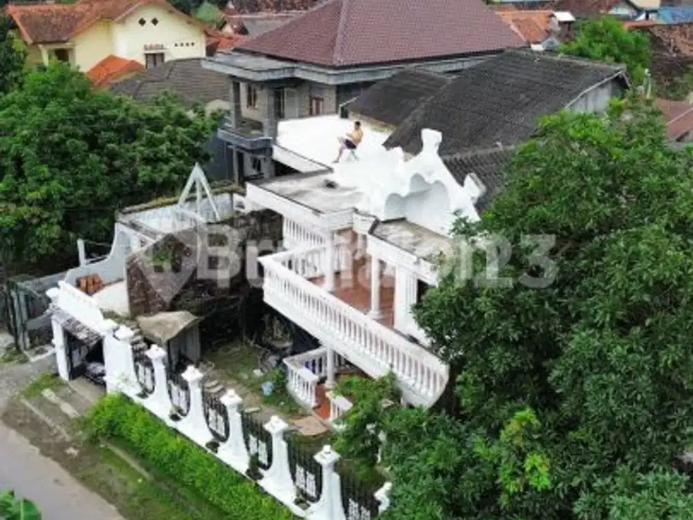 RUMAH MEGAH DEKAT KRATON