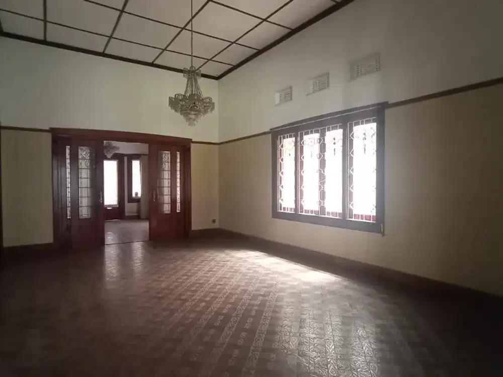 DIsewakan Rumah luas untuk resto Caffe di Dago dekat ITB lokasi strategis Bandung Kota Kawasan bisnis