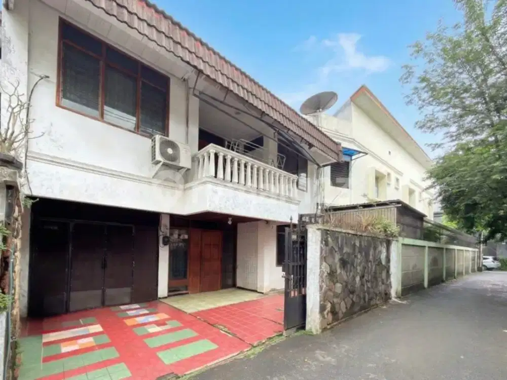 Wajib Nego! Rumah Gede 182M2 di Tebet, Akses Mudah