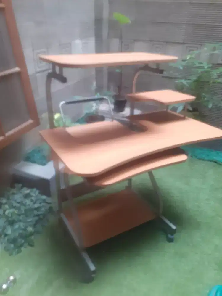 Meja Komputer  Merk Olympick type Lama