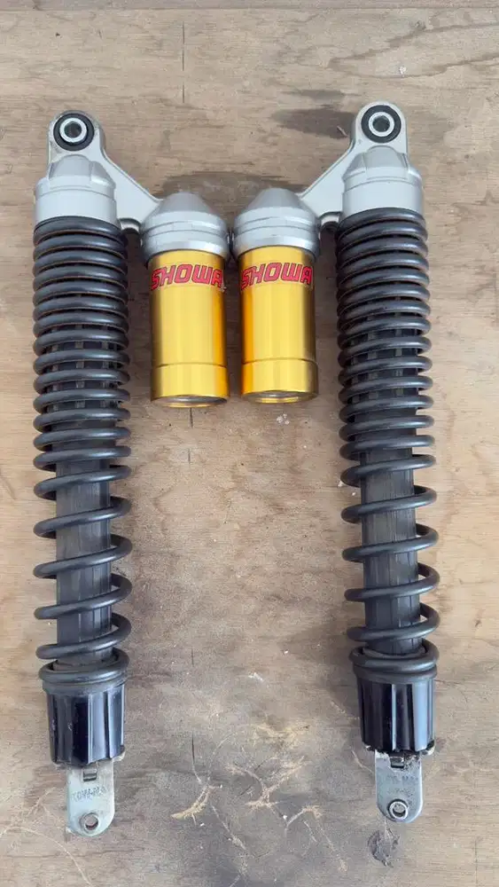 shock showa bawaan adv 160