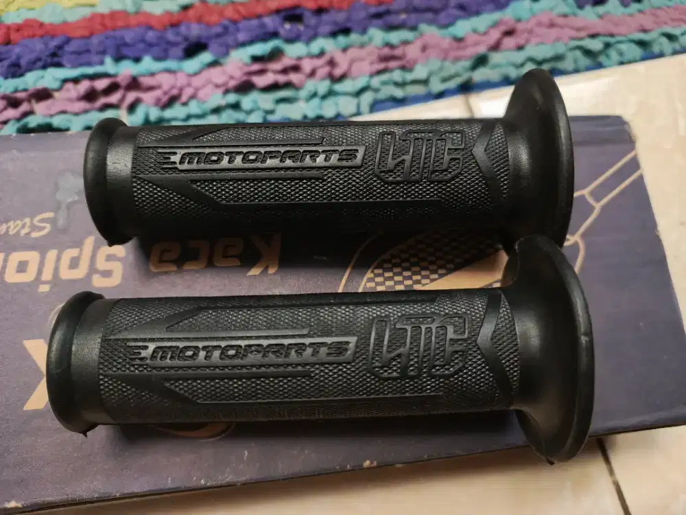 Handgrip motor karet universal semua jenis motor bahan empuk,tdk licin