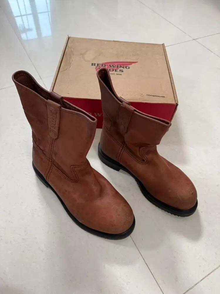 Red Wing Shoes 8241 (reject) size 9-10 Safety Shoes