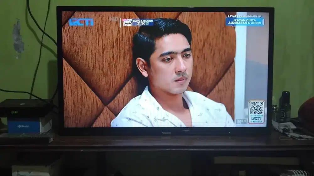 TV LED Panasonic ukuran 32 inci (Bukan Smart TV). Kondisi sangat teraw