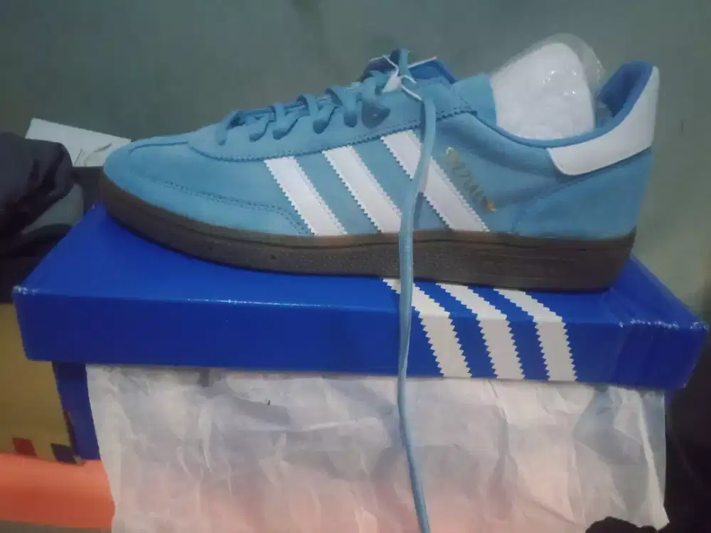 Sepatu adidas spezial light blue