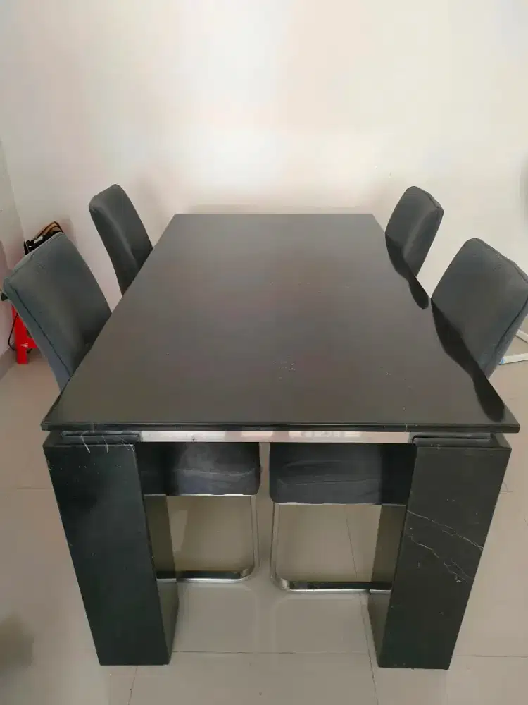 Dijual meja makan Granit + 4 kursi