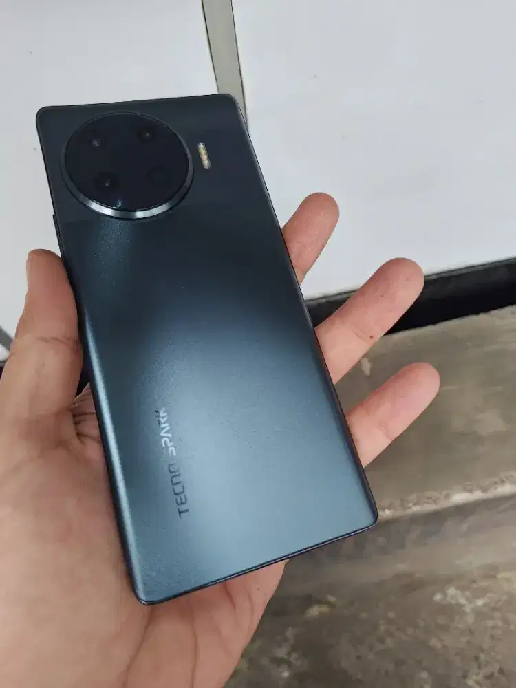 Spark 20 pro plus 8/256 byk di cari