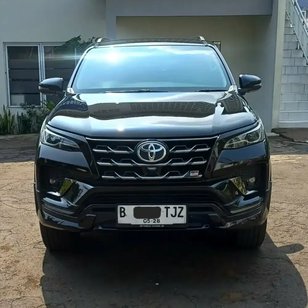 Fortuner 2.8 GR 4x2 Hitam 2023