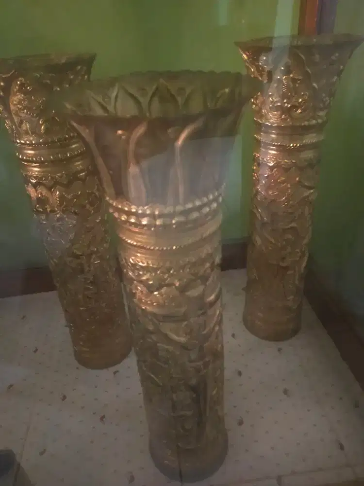 Lemari  ekspose ukir Bali jati dan selongsong ukir