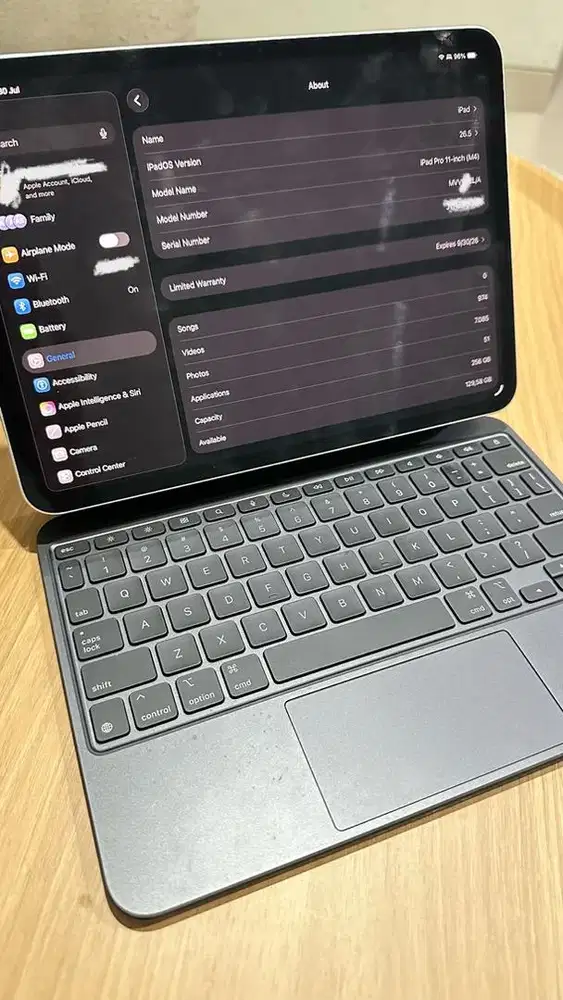 Dijual IPAD PRO M4 11' WIFI 256GB+Keyboard ORIGINAL masih garansi