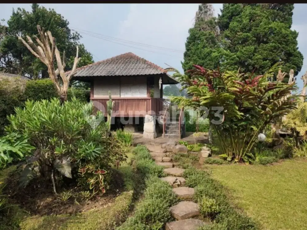 Jual Cepat Villa dengan Taman Luas di Area Lembang