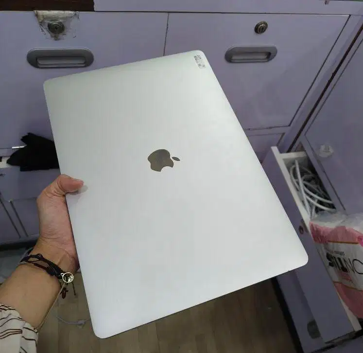 MacBook Pro 2019 15” Intel 8-Core i7 16/512 SSD