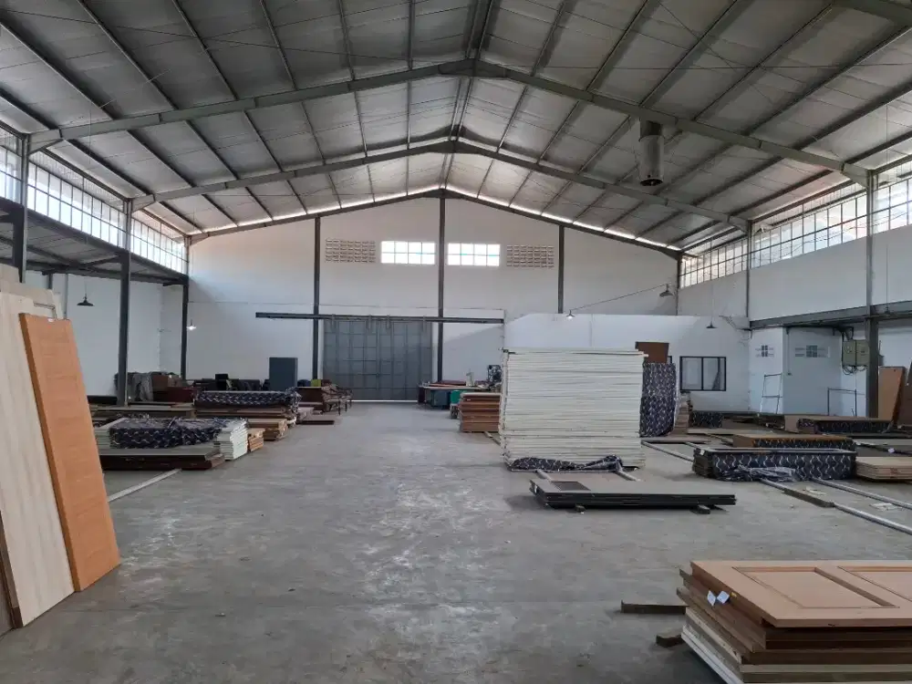Disewakan gudang 1000m2 Jln Sukamenak