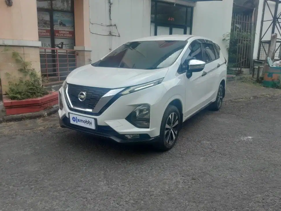 Pajak Panjang - Nissan Livina 1.5 VE Bensin AT 2019 Putih