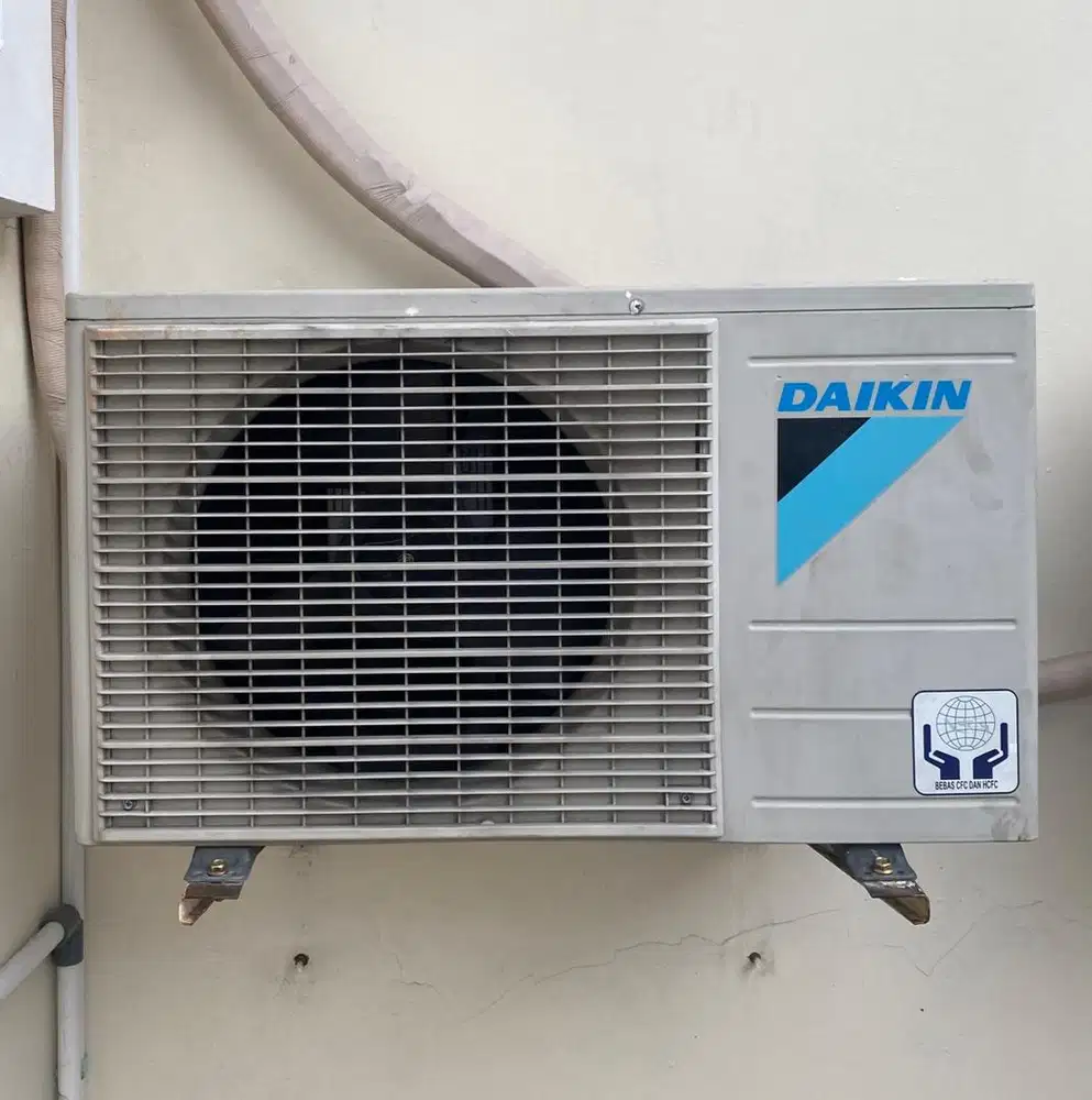 AC 1 pk merek Daikin Thailand
