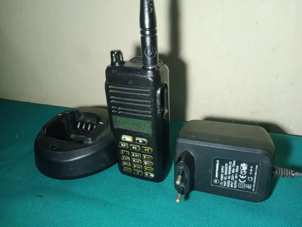 Handy Talky MOTOROLA CP1660 uhf403-439mhz